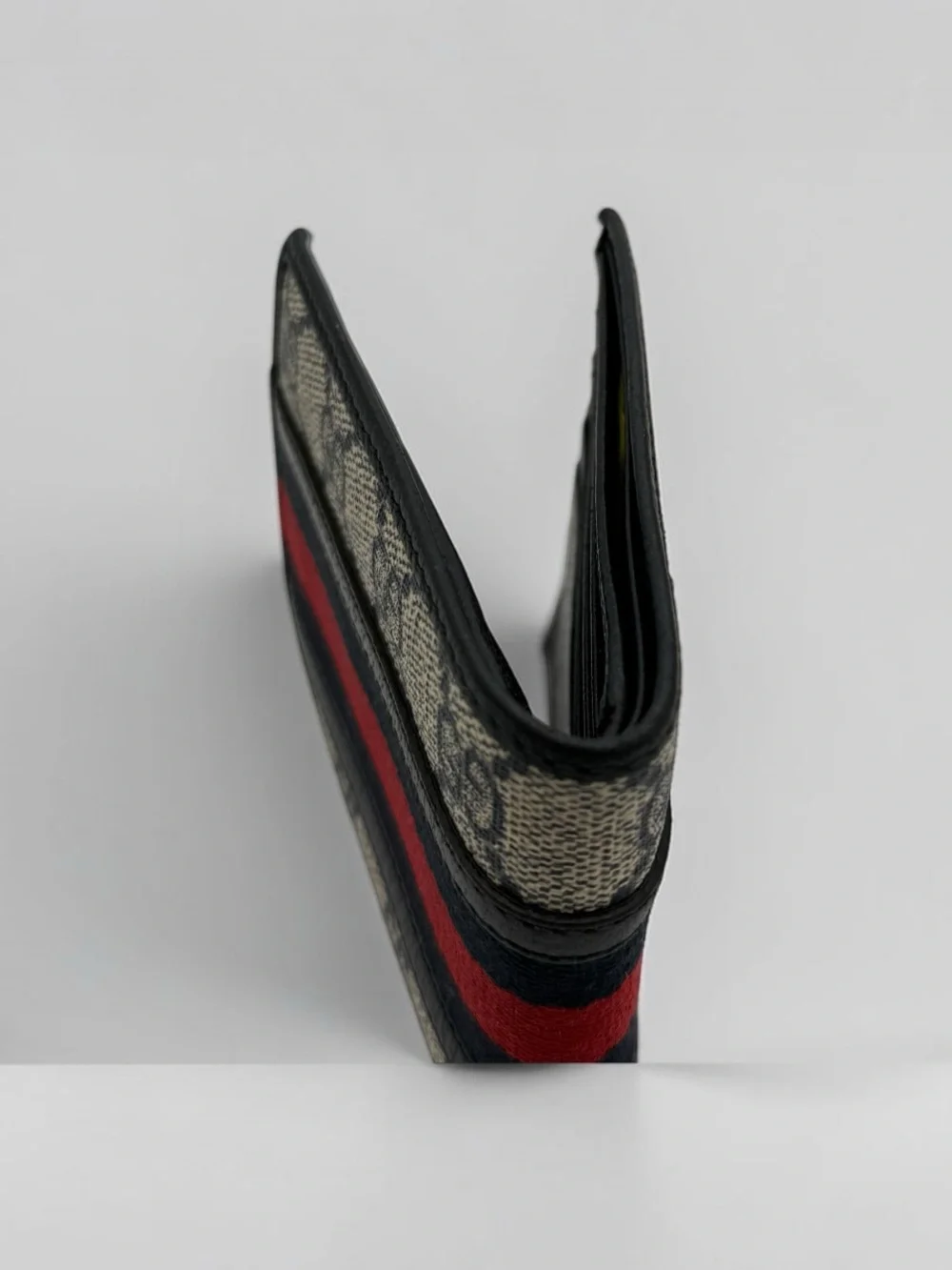 Gucci gg supreme